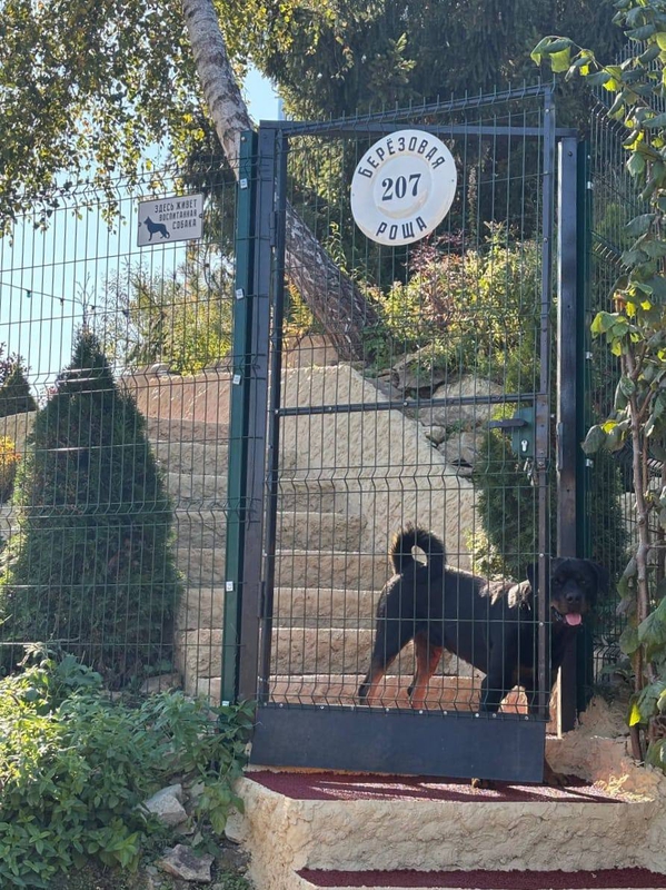 <p>Табличка на заборе</p>