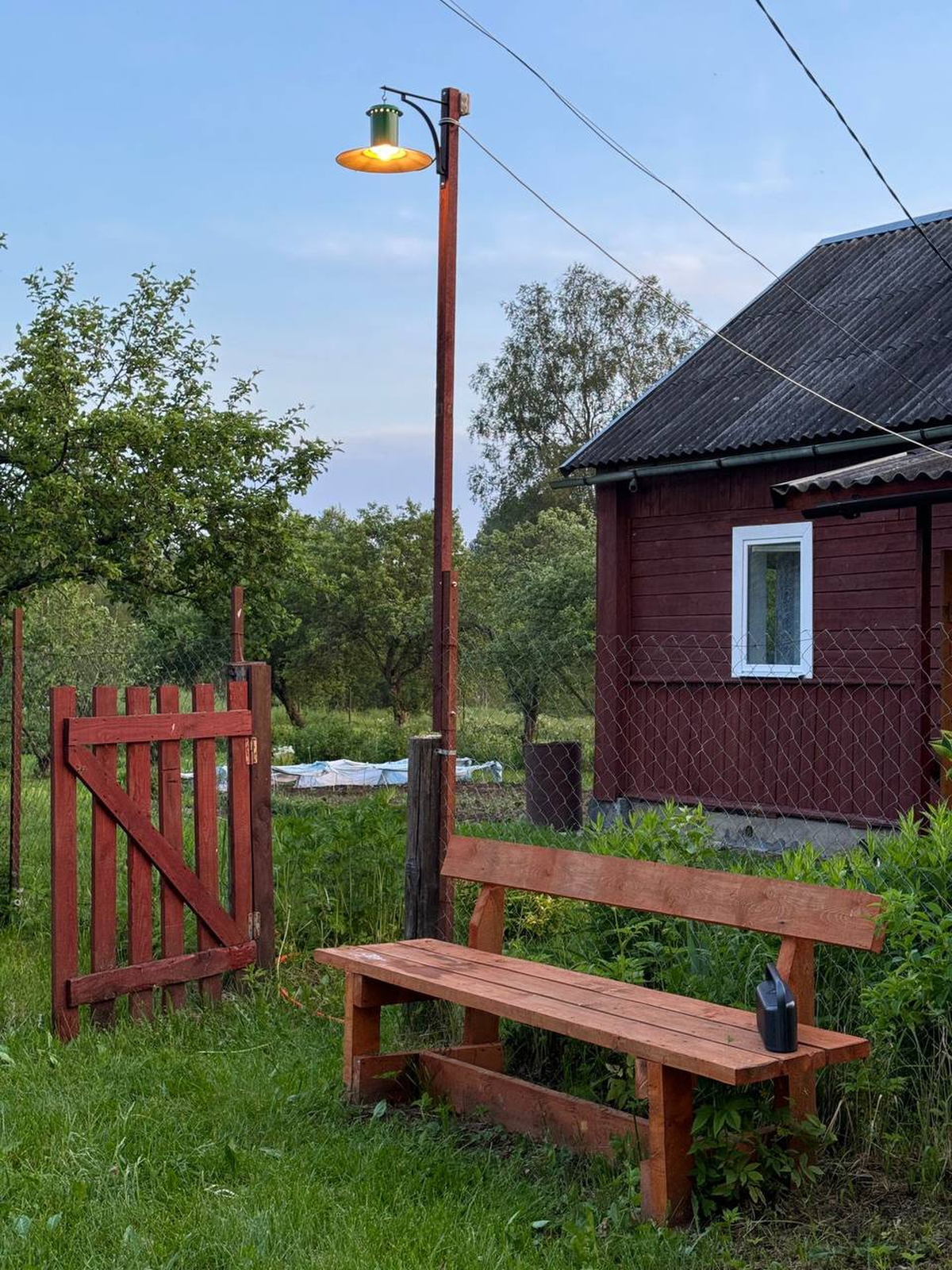 <p>Фонарь на столбе</p>