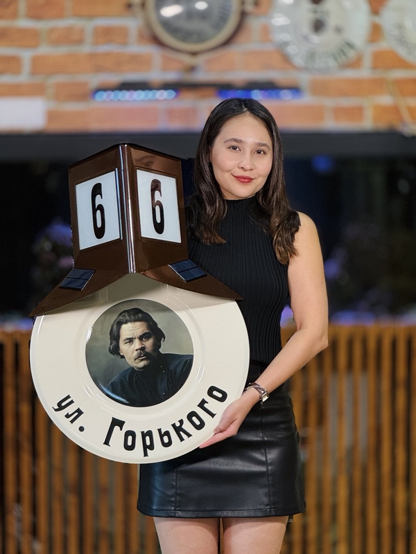 <p>Мега&nbsp;&mdash; ретрознак. Для больших домов. Высока 74&nbsp;см, диаметр тарелки 51&nbsp;см.</p>